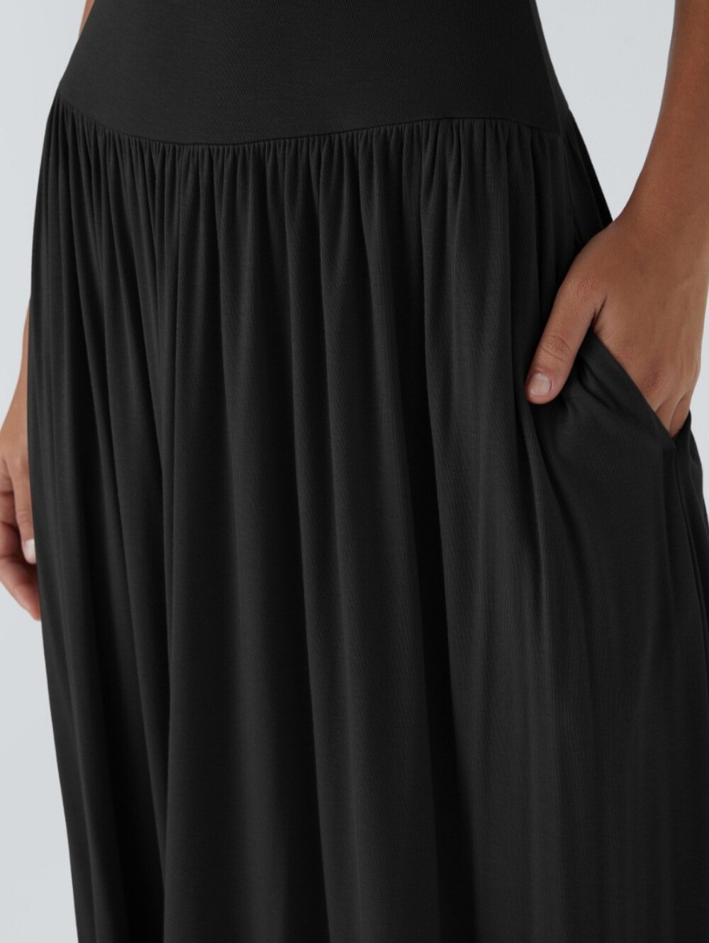 HALARA Elegant Sleeveless Black Maxi Dress - Picture 4 of 7